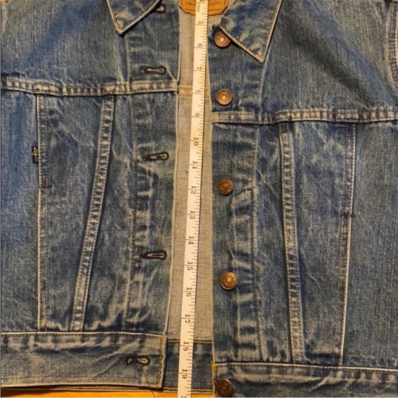 The COOLEST vintage Levi’s denim jacket - Picture 5 of 8